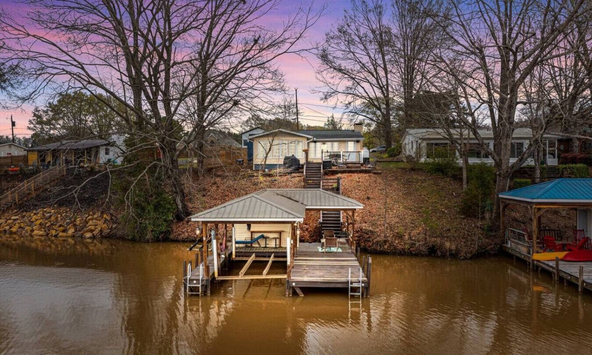 Albemarle House | Blue Heron Bungalow at Lake Tillery