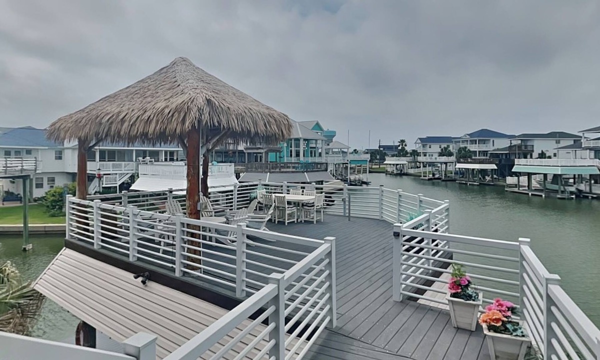 Isla Del Sol House | Blue Moon | Waterfront Home near the Beach.