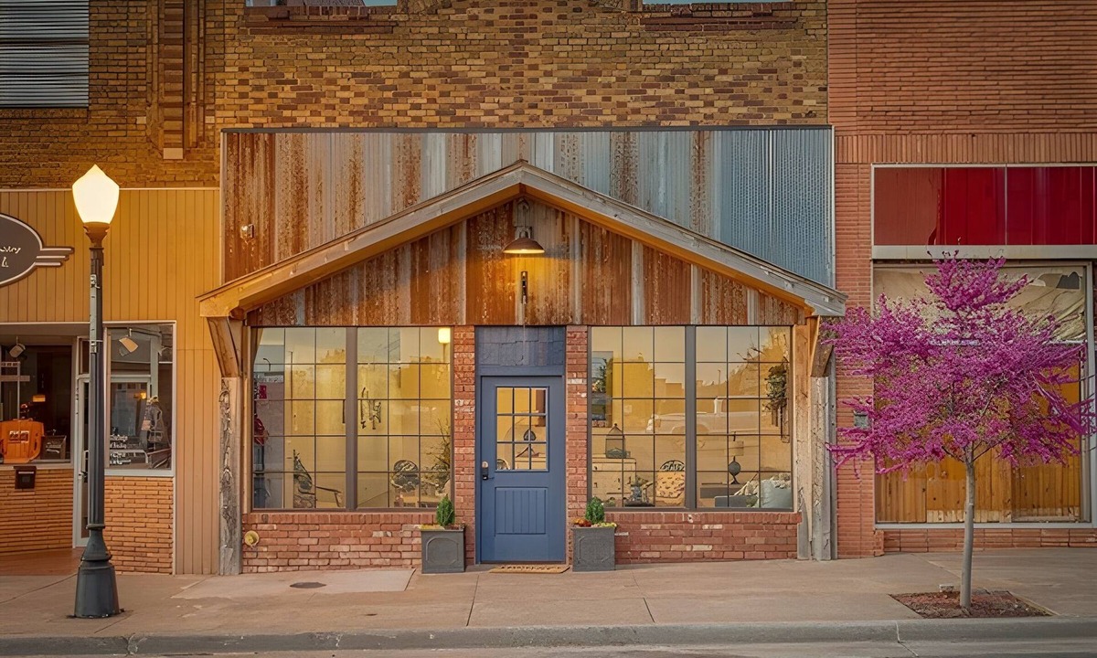 Elk City Hotel | Bluebird Place Jessie Room: Historic Rt 66