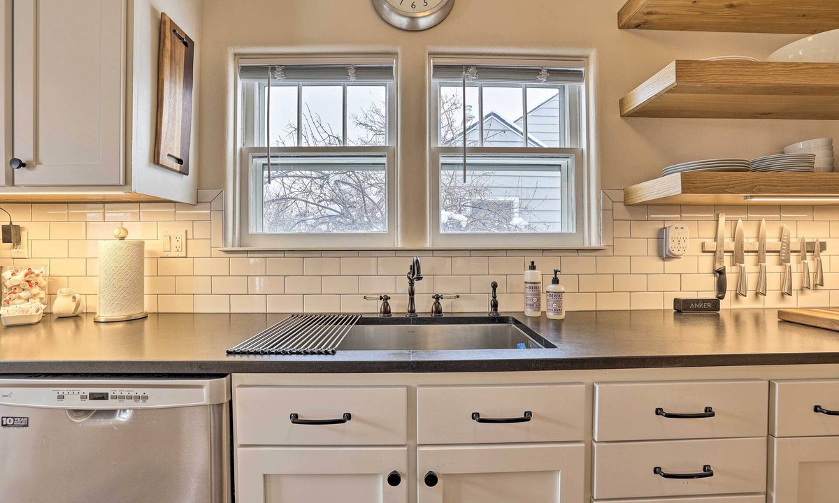 Veterans Park House | Boise Tudor Home w/Game Room < 2 Mi to Downtown!