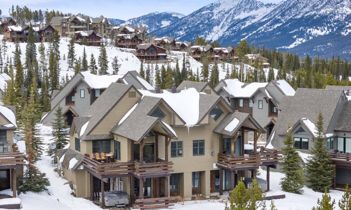 Saddle Ridge House | Book a Holiday Stay Today! Ski-in, Ski-out Townhome with Hot Tub and Fireplace!
