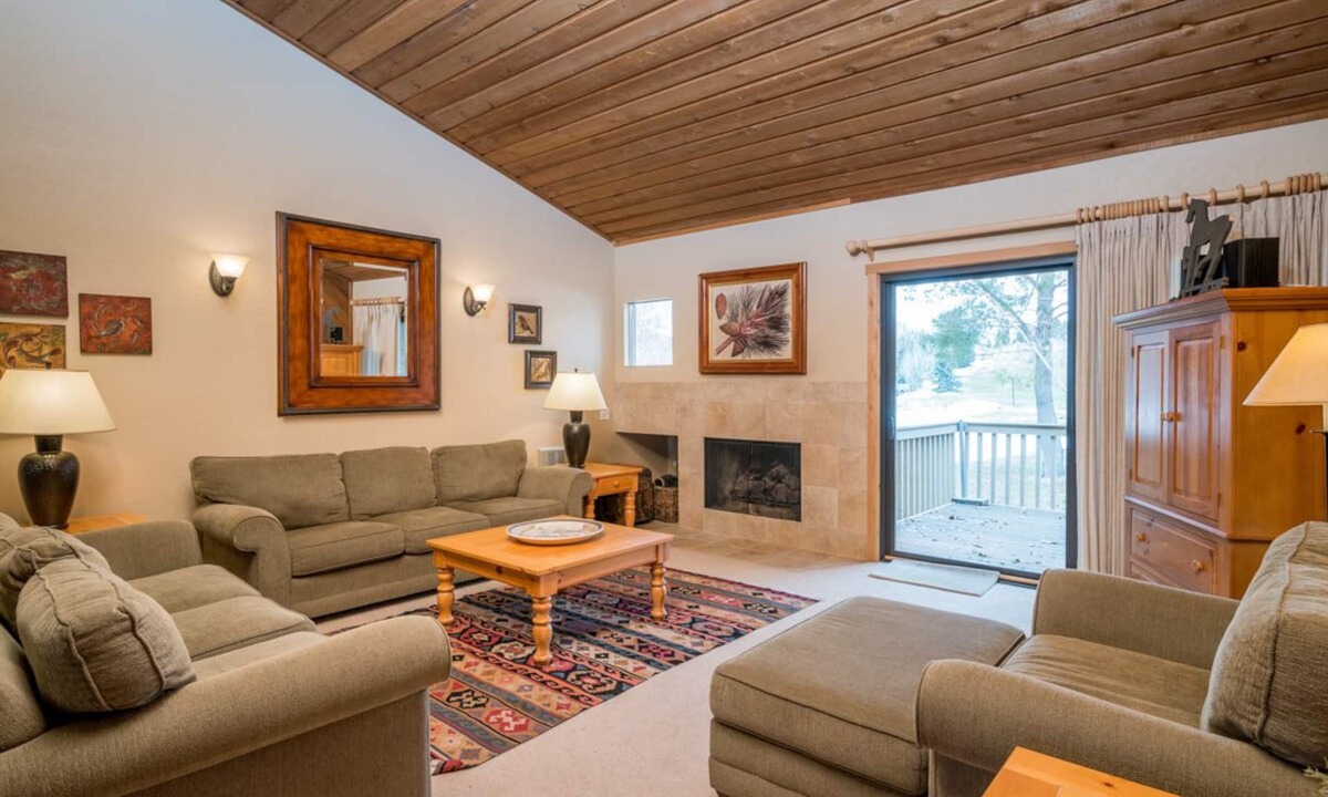 Elkhorn Village Condo | Book a Winter Getaway Today! Appealing Mountain Condo with Golf Course Views in Elkhorn