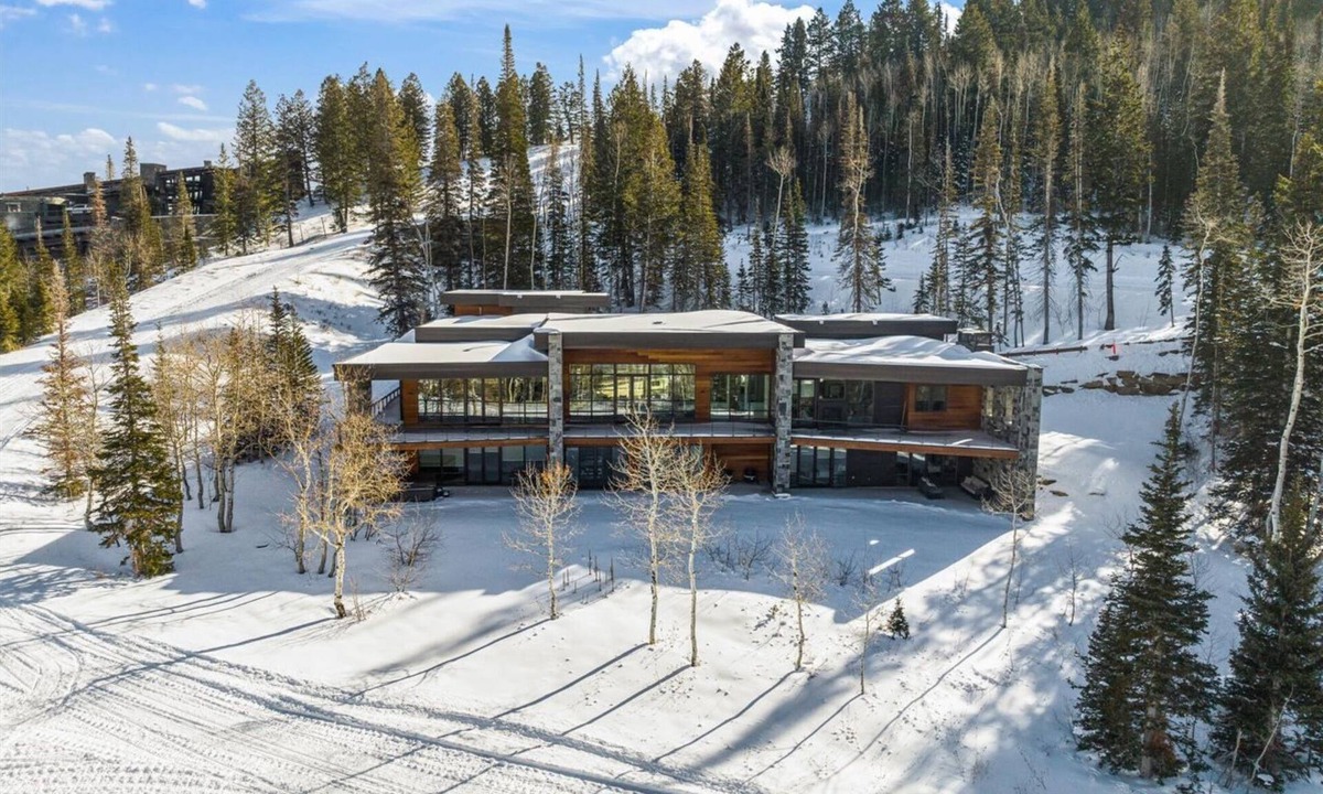 Park City House | Book Today for a Holiday Stay! Luxury Ski-in, Ski-out Home with Hot Tub