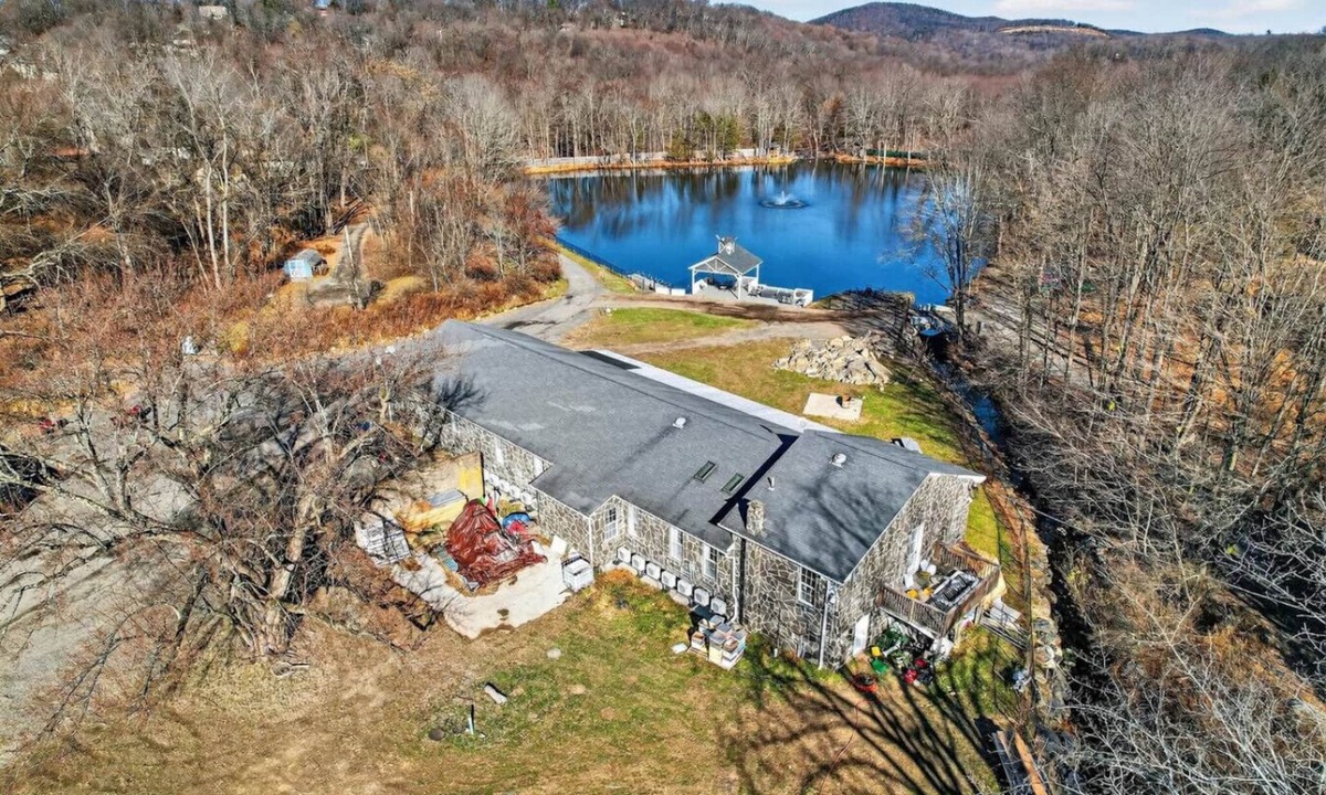 Monroe Apartment | Boutique King Suite at Orchard Lake Private Farm