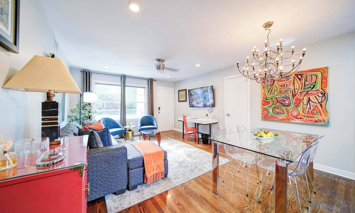 Cherry Condo | Boutique Myers Park Condo · King Suite · Parking · Near Atrium CMC & Uptown