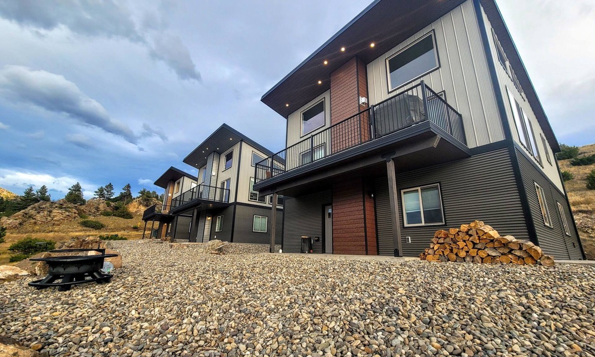 Wolf Creek House | BRAND NEW HOME with the BEST VIEW OF THE MISSOURI RIVER