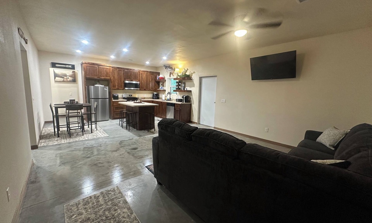 Sand Springs House | BRAND NEW Lodge Near Lake Keystone, Family Ready + BOAT Friendly 4pwgn