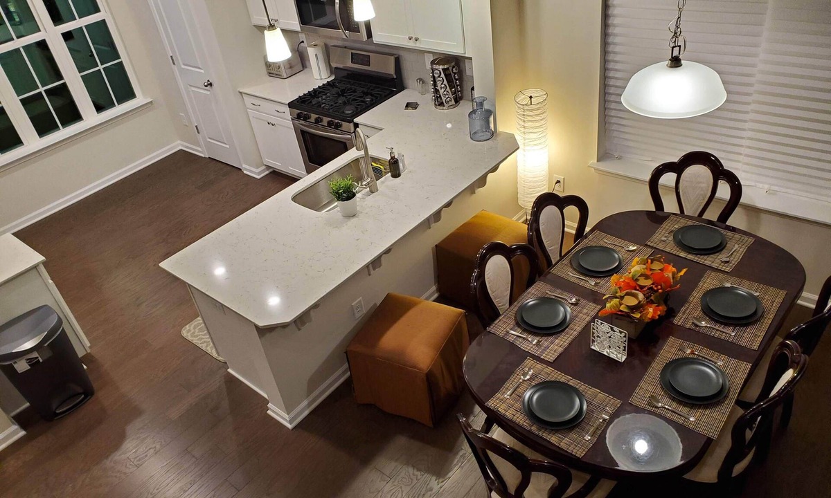 Stone Creek Ranch House | Brand new luxury townhouse in prime location in Ballantyne - Book now!
