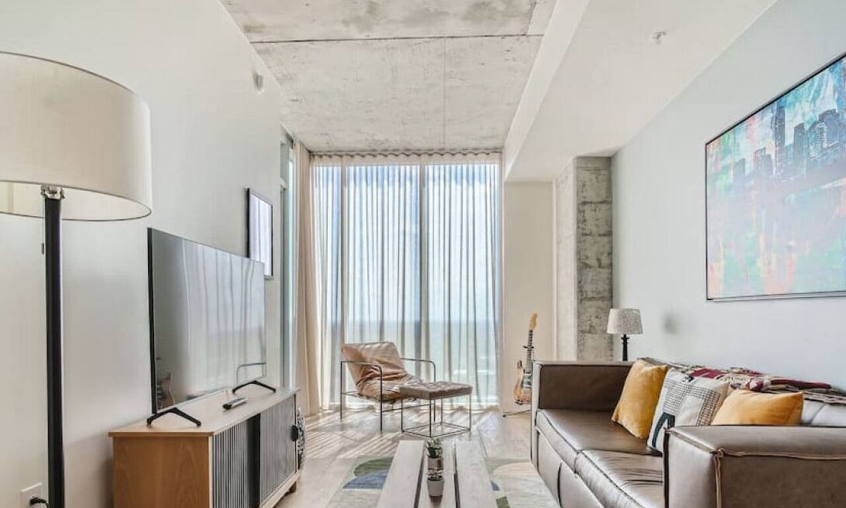 Rainey Street Historic District Condo | Brand New Rainey Street Condo w/City & Lake View