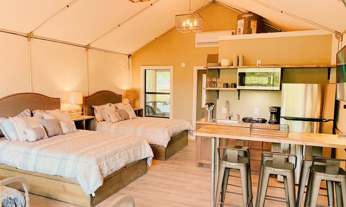 Seguin Cabin | Brand new waterfront Cabin with many amenities: Pool, hot tub & kayaking. - SG2