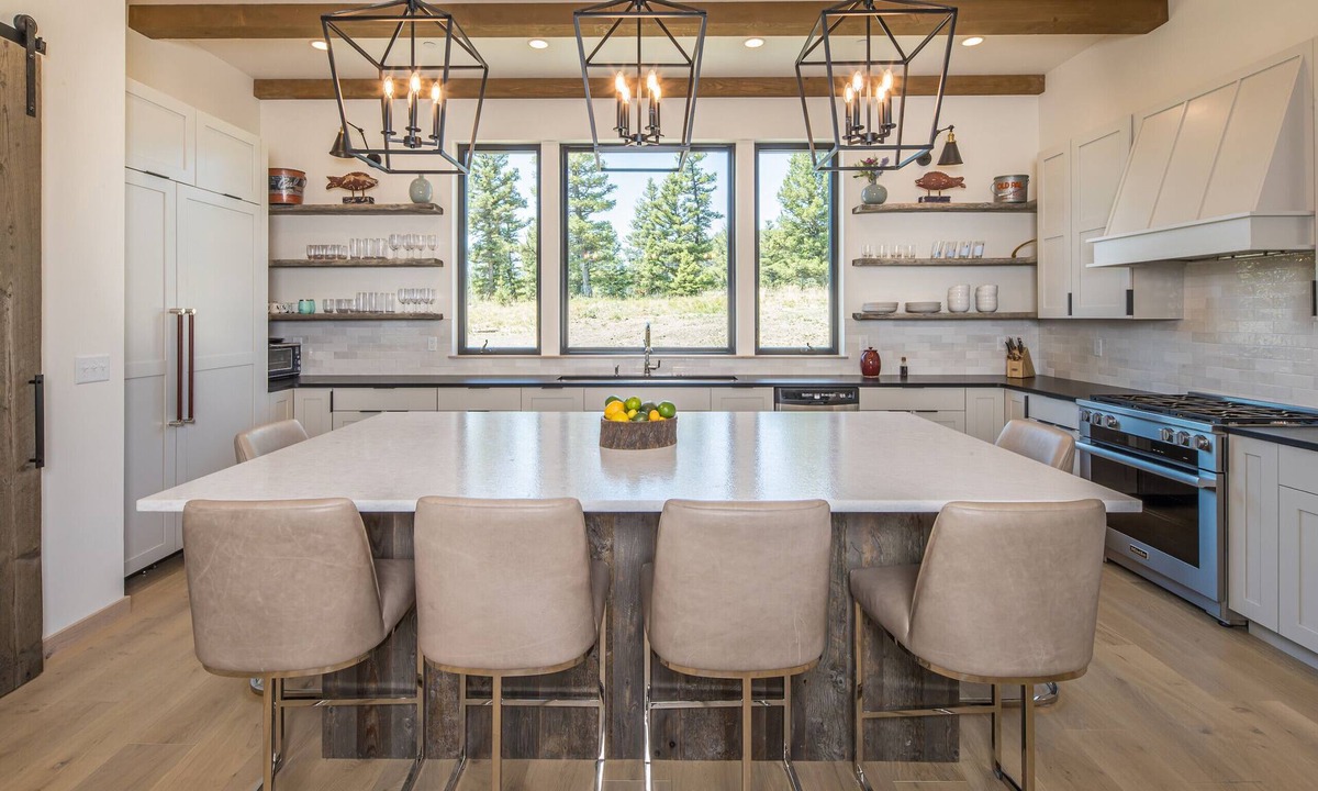 Antler Ridge Ski Chalet | Breathtaking Big Sky Luxury Retreat
