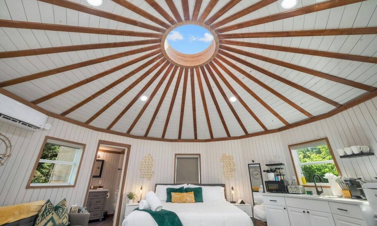 Dripping Springs Cabin | Breathtaking Treehouse Yurt! King Bed and Spa!