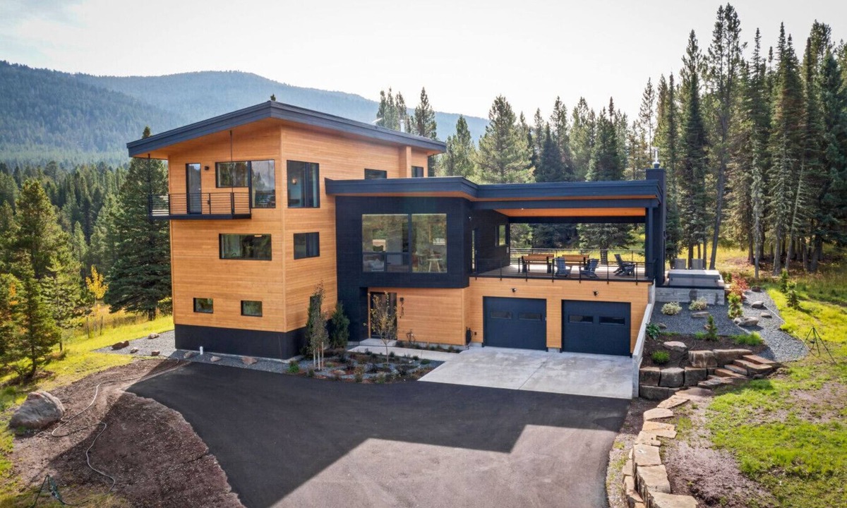 Bozeman House | Bridger Canyon Passive Haus | 4BR/4.5BA Mtn Retreat w/Tub