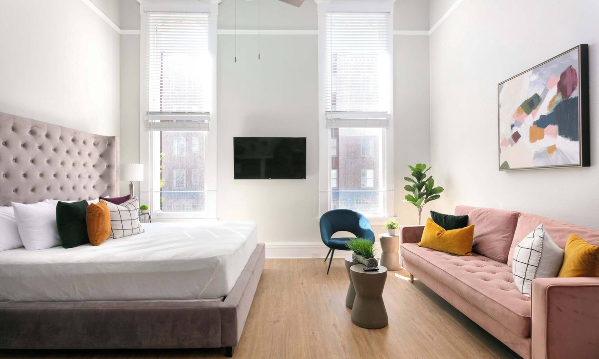 Gaslamp Quarter Apartment | Bright 2BR Loft | Sleeps 7 + Full Kitchen & WiFi