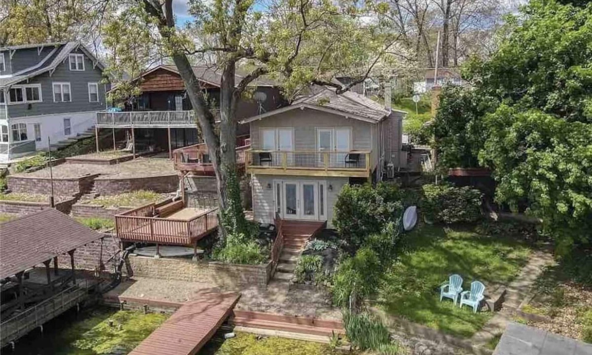 Portage Lakes House | Bright and updated home directly on Portage Lakes
