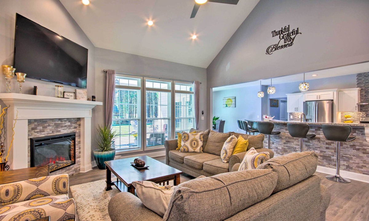 Hopkins House | Bright Hopkins Home w/Game Room & Fire Pit!