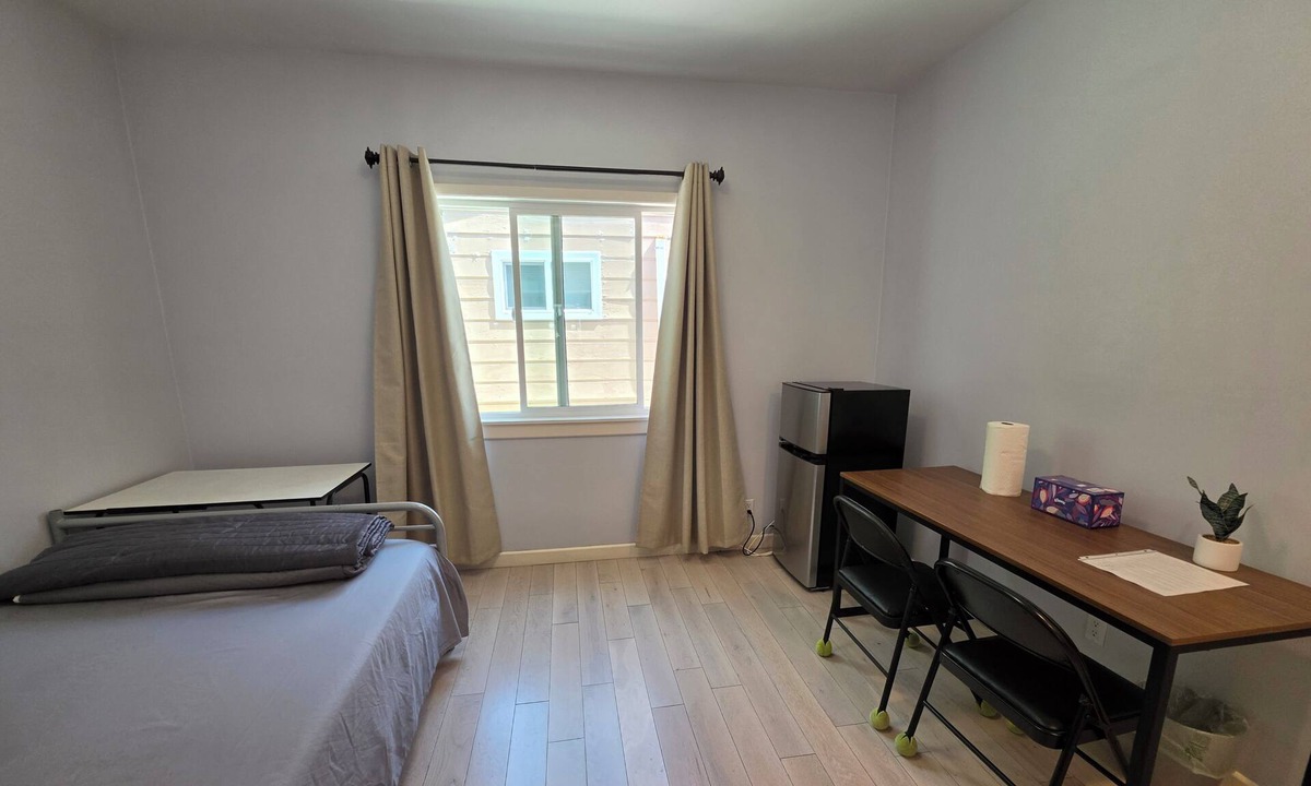 Palms House | Bright UCLA/Santa Monica 1B/1B Co-Living