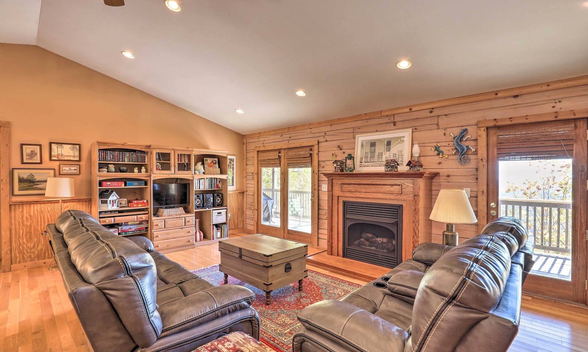 Bostic Cabin | Bring a Pet! Mtn-View Bostic Retreat w/Deck