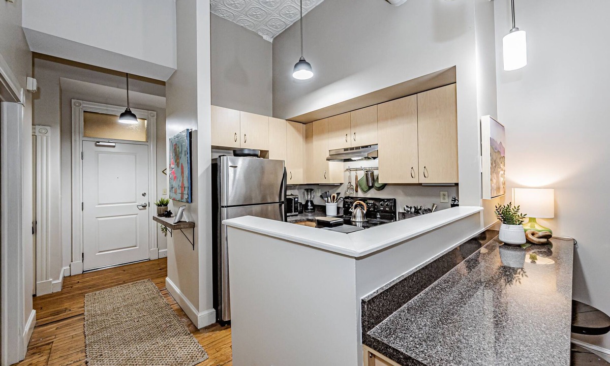 Monroe Ward Apartment | Broad Street Historic - Walk to restaurants/bars