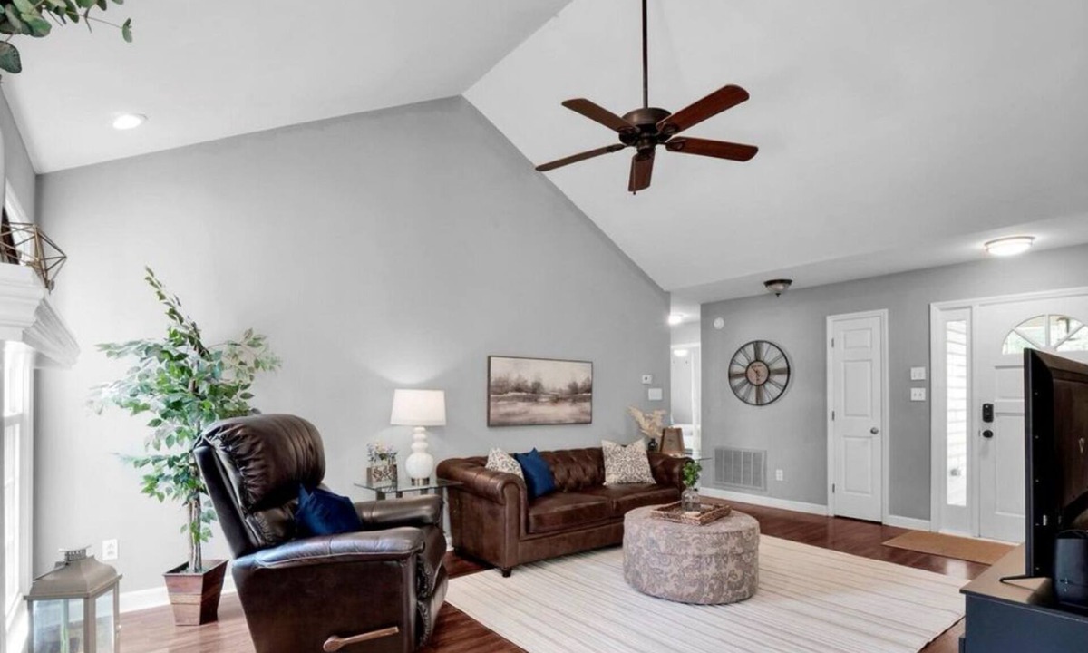 Monroe House | Brookside Bungalow- quiet & charming, 3 bed 2 bath, fully stocked home in Monroe