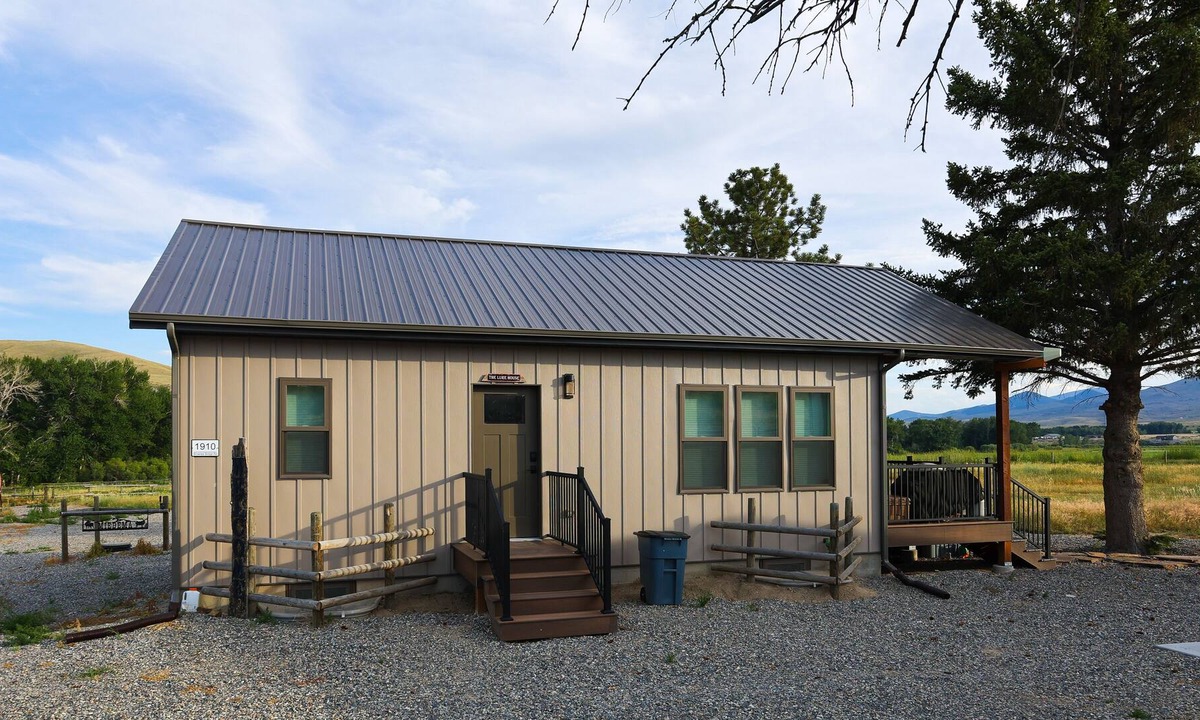 Glen House | Brown Hole River Property — Lure House