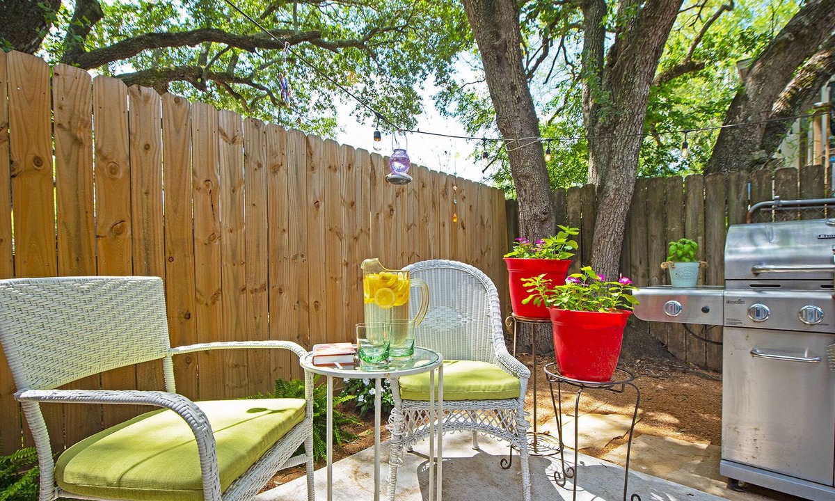 Kemah Cottage | Bungalow in Lakeside Community
