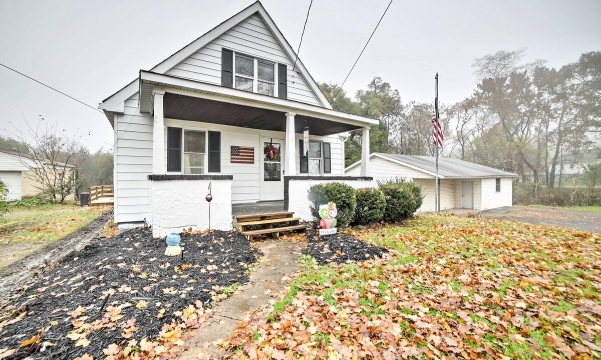 Colliers House | Burgettstown Home - 7 Mi. to KeyBank Pavilion