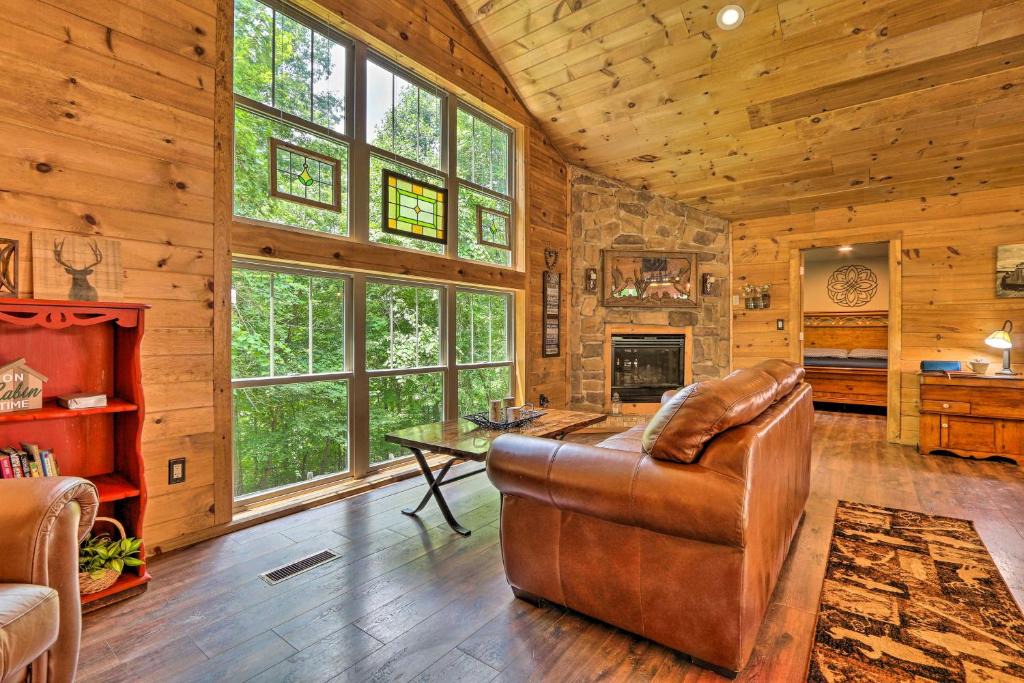 Butler House | Butler Cabin on 19 Acres with Hot Tub and Fire Pit!