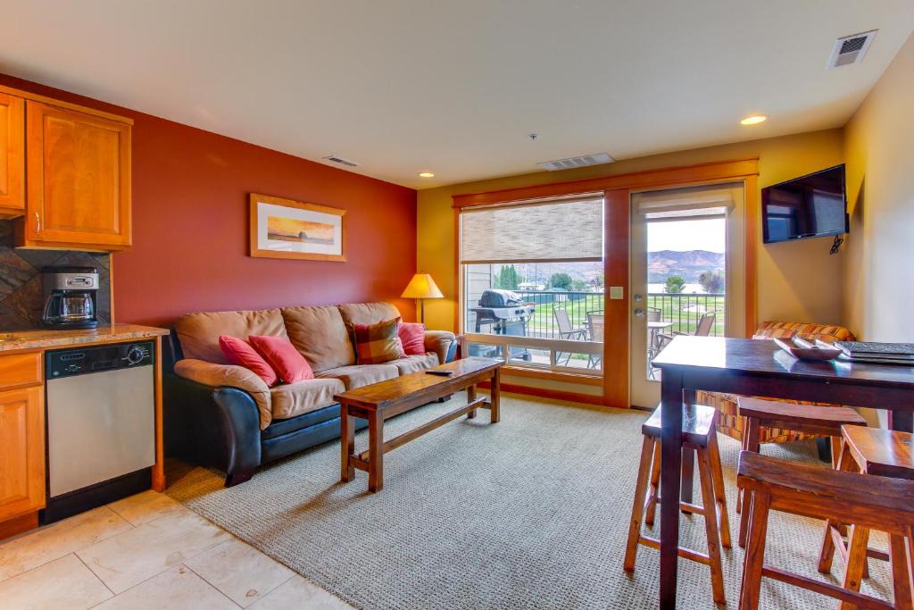 Chelan House | Cabana