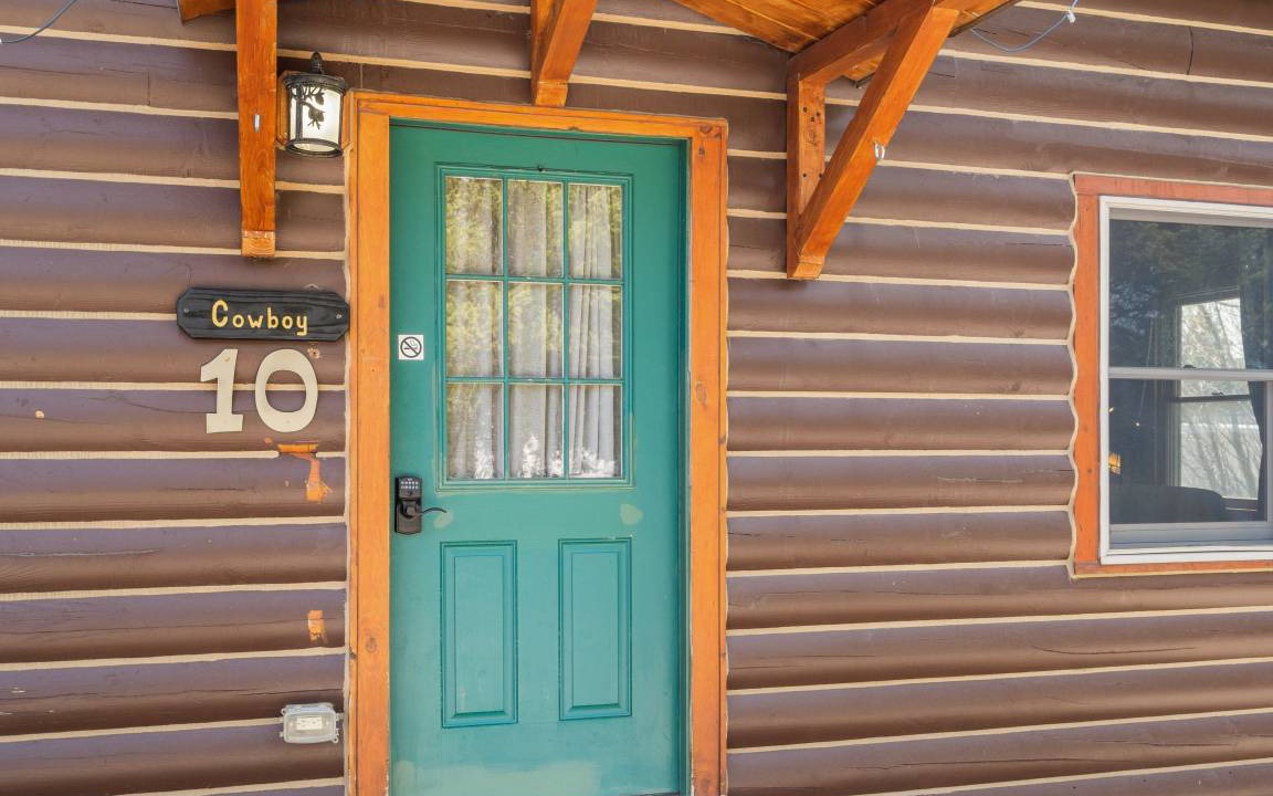 West Yellowstone Cabin | Cabin ∙ 2 bedrooms ∙ 8 guests