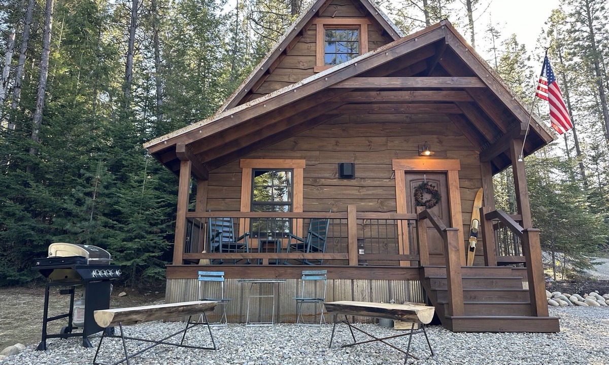 Sandpoint Cabin | Cabin in the Meadow
