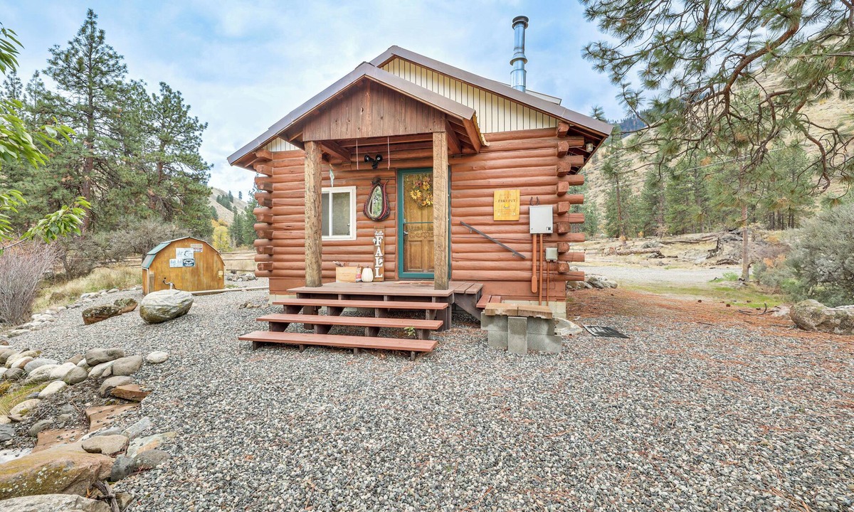 Pollock Cabin | Cabin on Little Salmon River ~ 10 Mi to Riggins!