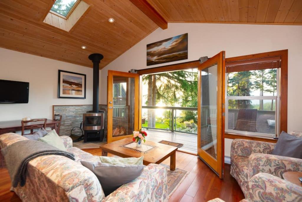 Bowen Island Apartment | Caboose