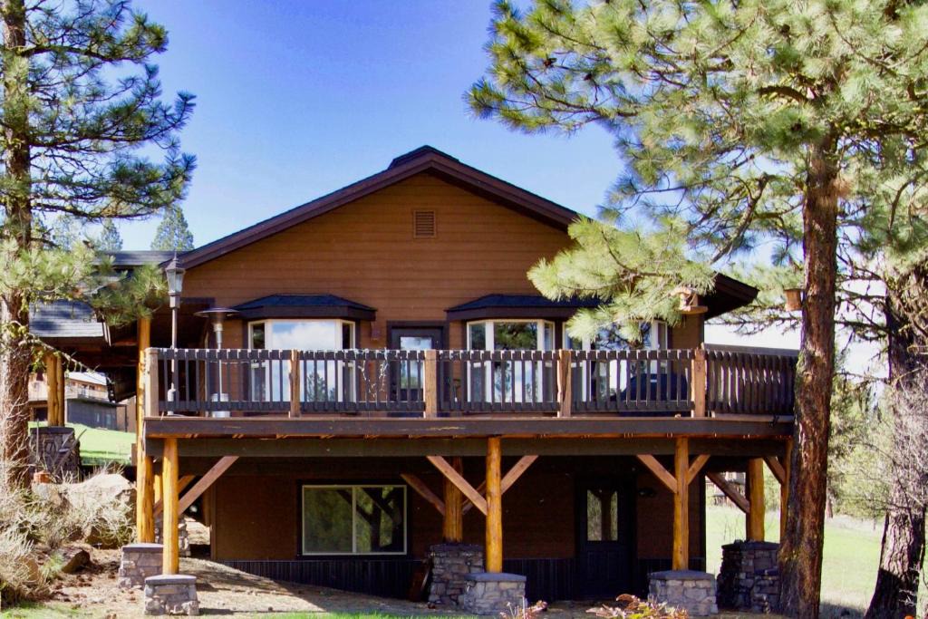 New Meadows House | Camas Family Cabin