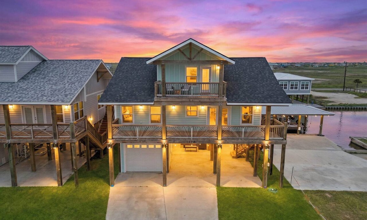 Rockport House | Canalfront Home | Hot Tub | Fishing | Sleeps 8
