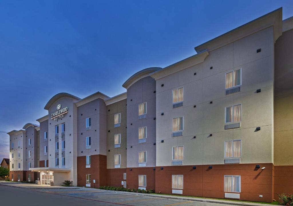 Pasadena Hotel | Candlewood Suites - Houston - Pasadena by IHG