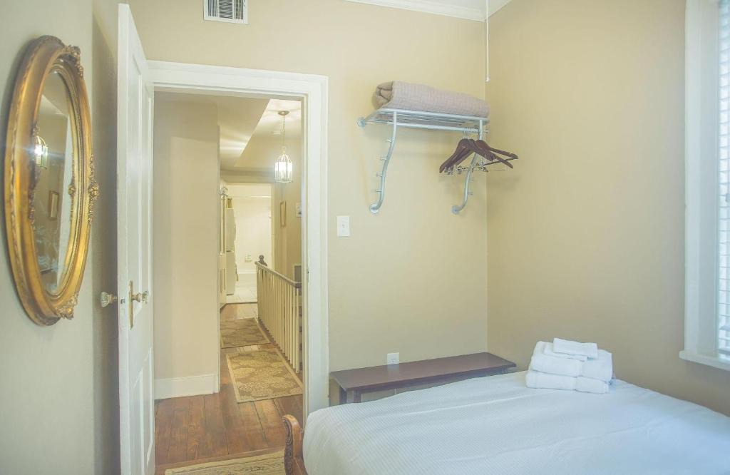 Historic Downtown Savannah House | Canterbury Main and Garden by Lucky Savannah