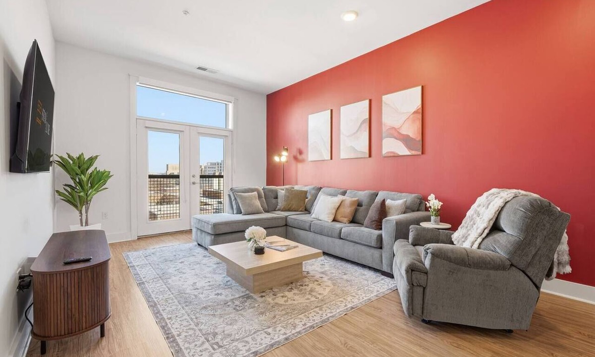 Second Ward Apartment | Carolina Horizon - Pool, City Views, Free Parking