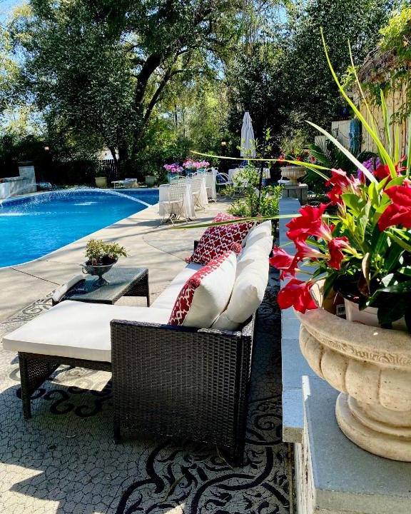 Lexington Villa | Carriage House Villa and gardens in downtown historic Lexington SC