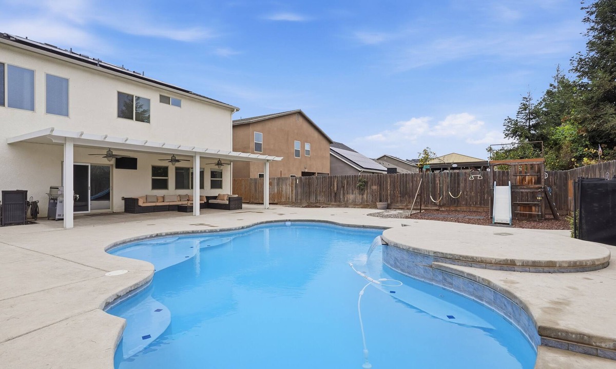 Visalia House | Casa Cortez A - Near Sequoia and Kings Canyon Parks