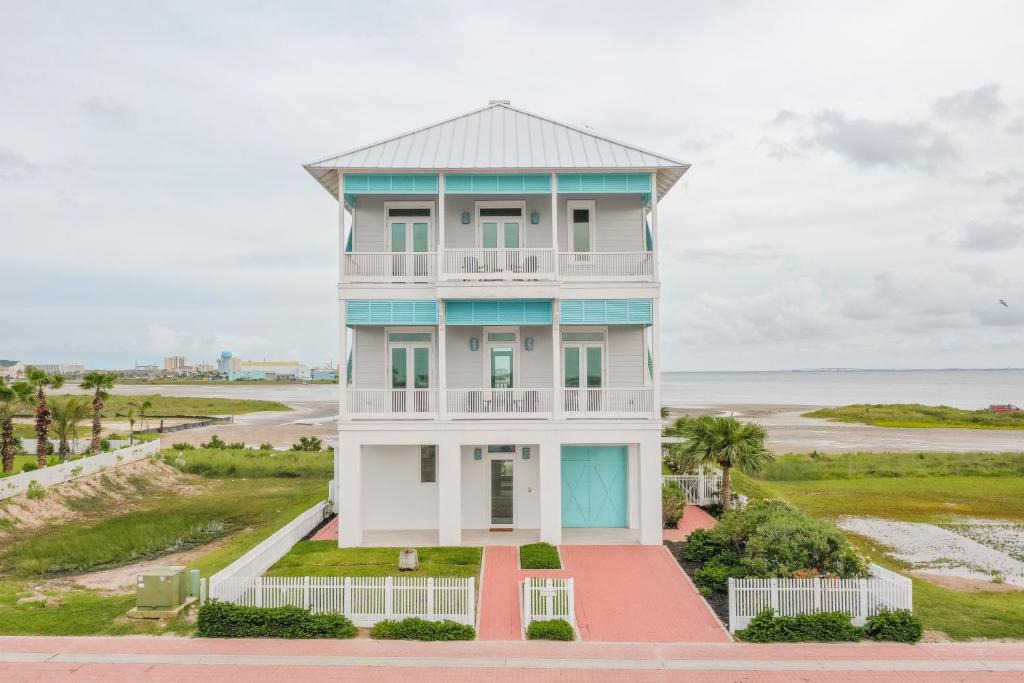 The Shores House | Casa Sirena - Private bayside home with pool home