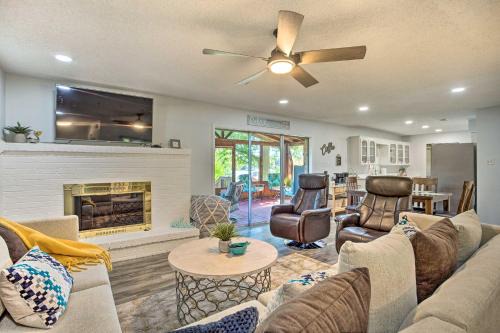 Gun Barrel City House | Cedar Creek Lake Home: Private Dock & Hot Tub
