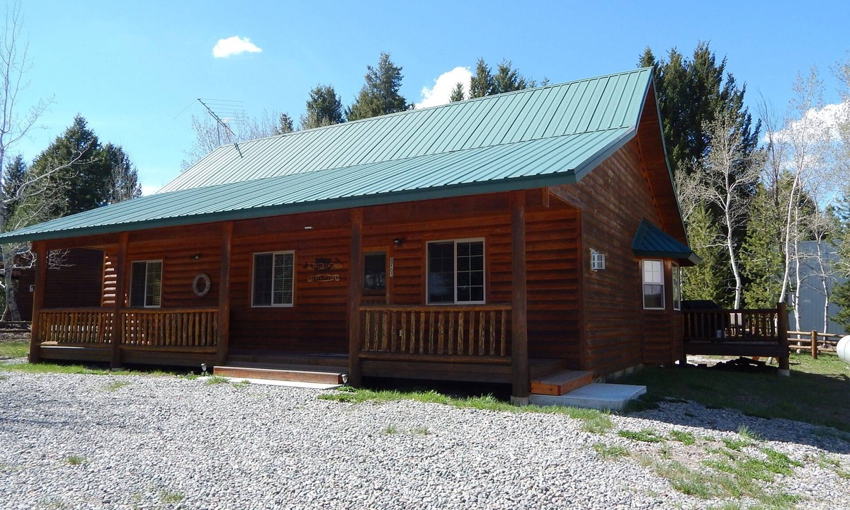 Island Park Cabin | Cedar Rest is a Charming Cabin Just 17 Miles From Gates Of Yellowstone