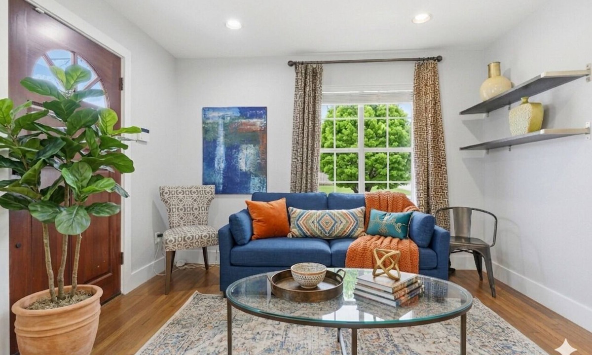 Brentwood House | Central Austin Family Retreat ❤️ Southern Charm | Walk to Coffee Shops