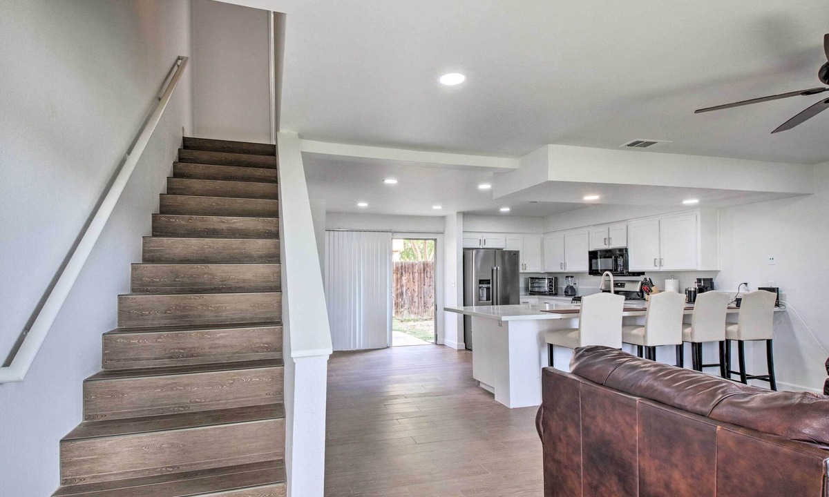 Country Rose Apartment | Central Bakersfield Townhome w/Private Patio