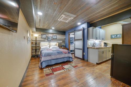 Texarkana Apartment | Central Texarkana Studio Rental w/Railroad Views!
