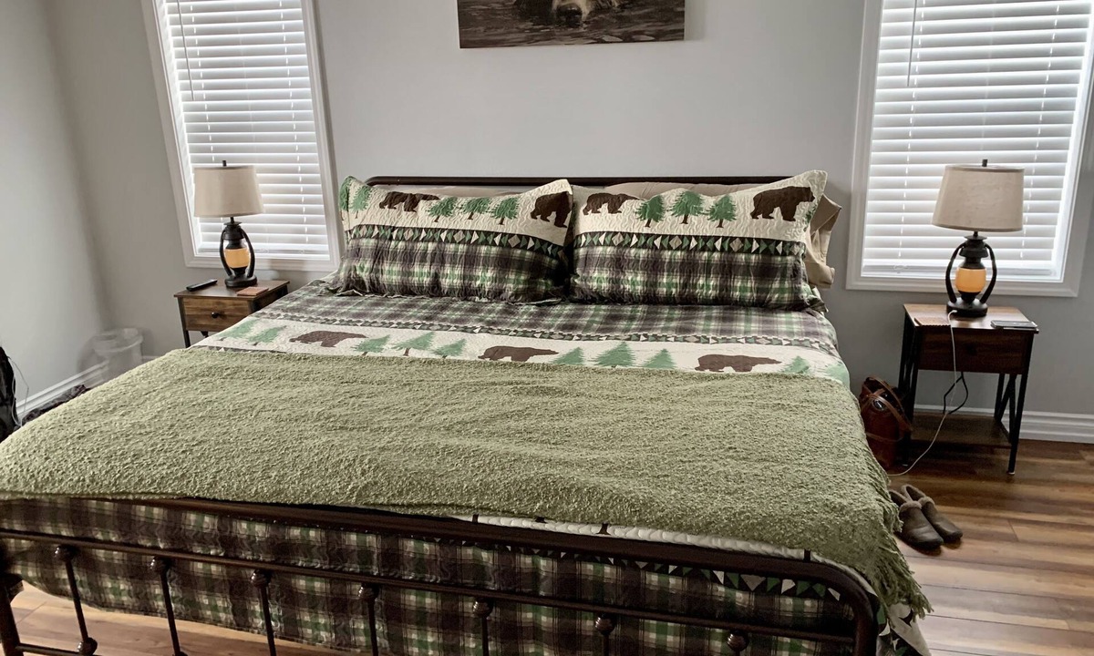 Kalispell House | Centrally located 5 bedroom. Glacier Park, hiking, skiing fishing.