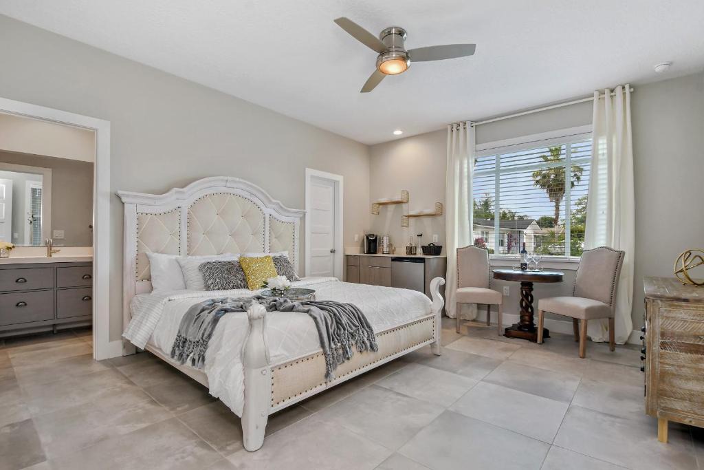 Orlando House | Centrally Located Guest Suite Retreat