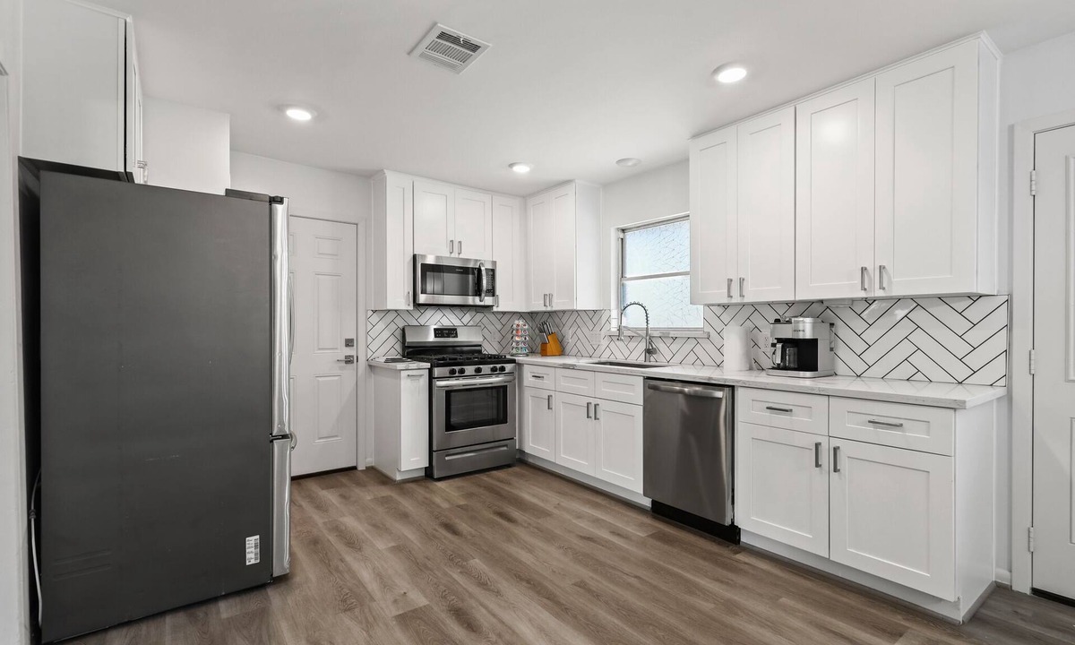 Spring Branch West House | Centrally located remodeled home close to downtown and airport!