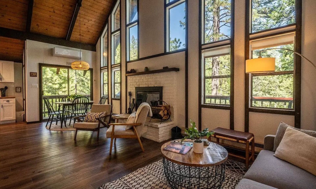 Glencoe Ski Chalet | Chalet with hot tub, fireplace, BBQ